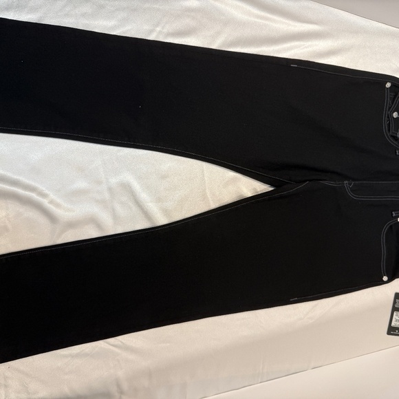 True Religion Black Straight Leg Jeans with Flap Pockets – New With Tags.Ricky